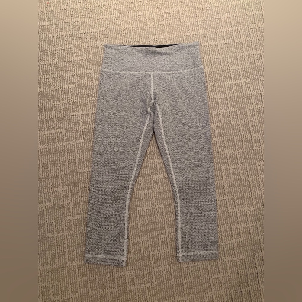 Lululemon Cropped Wunder Under Leggings-